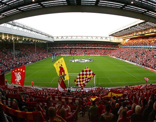 futbalovy-zajazd-na-liverpool-anfield-road-divaci