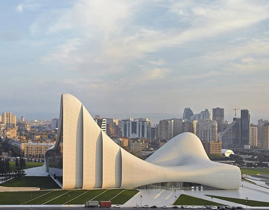 baku-azerbajdzan-zaujimave-miesta-centrum-hejdar-alijev