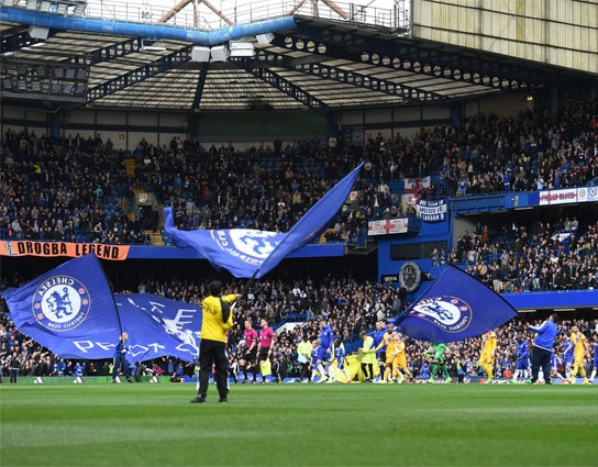 futbalovy-zajazd-na-chelsea-stamford-bridge-zastavy