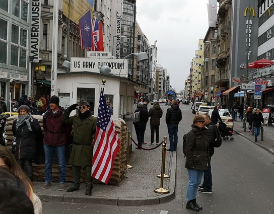 futbalovy-zajazd-berlin-checkpoint-charlie