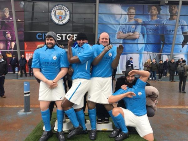 futbalovy-zajazd-na-manchester-city-socha