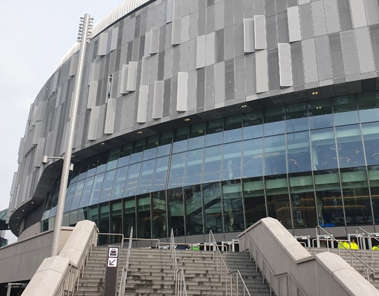 Nový štadión Tottenhamu schodu