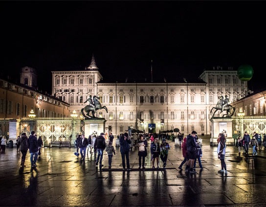 futbalove-zajazdy-juventus-turin-namestie