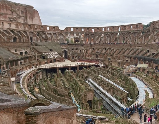 zajazd-do-rima-koloseum-zvnutra