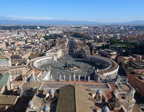 zajazd-do-rima-z-kupole-baziliky-sv-petra